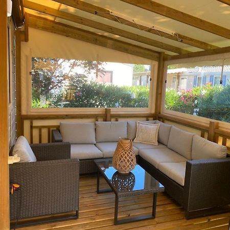 Mobil Home De Charme Fréjus Екстериор снимка